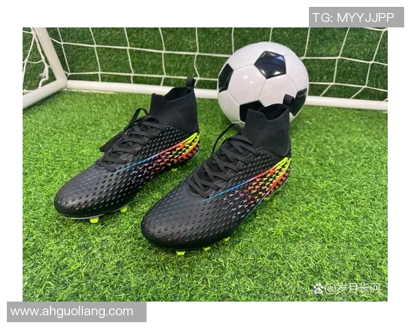 鸳鸯足球鞋的独特魅力与实用性探讨让你在球场上成为众人瞩目的焦点 鸳鸯足球鞋的独特魅力与实用性探讨让你在球场上成为众人瞩目的焦点
